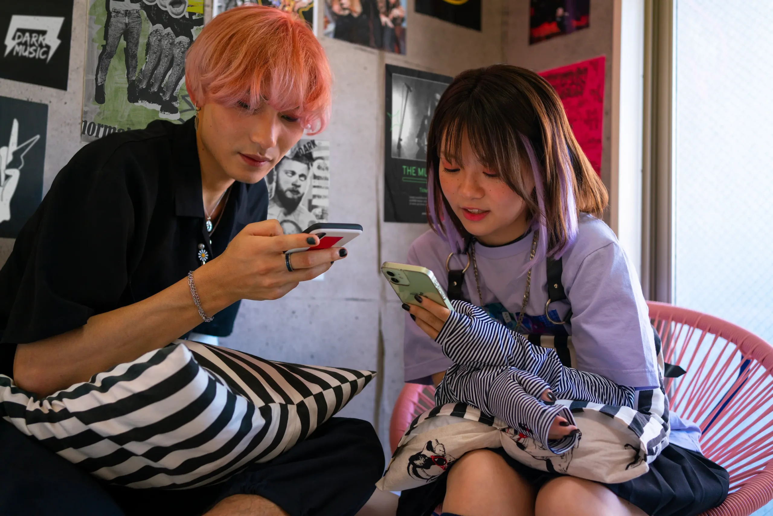 “Anime, Manga & J‑Pop Discussions: Seasonal Charts, Reviews, Spoilers”