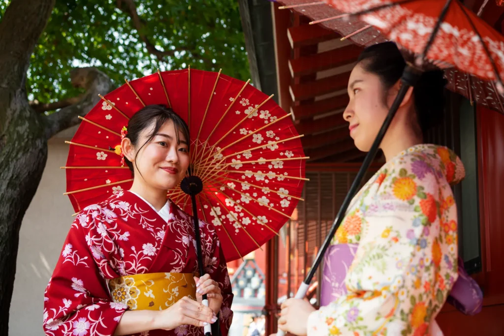 medium-shot-friends-holding-wagasa-umbrellas